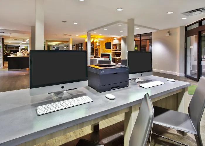 Holiday Inn Express Winnipeg Airport - Polo Park By Ihg