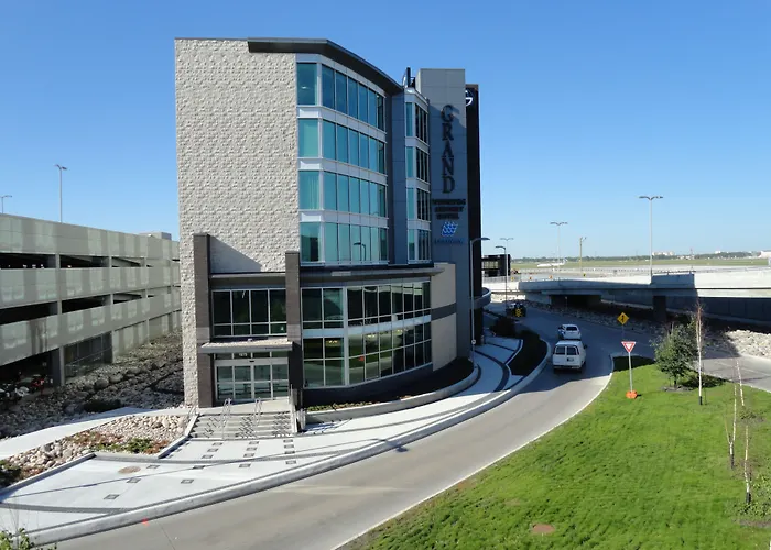 The Grand Winnipeg Airport Hotel By Lakeview