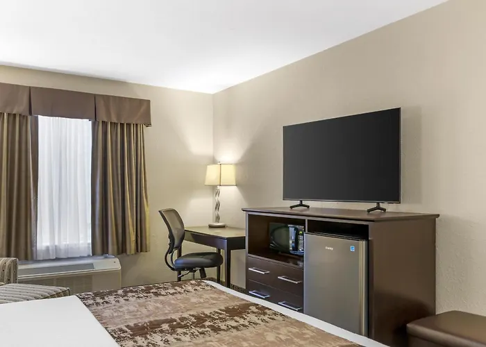 Best Western Plus Pembina Inn & Suites